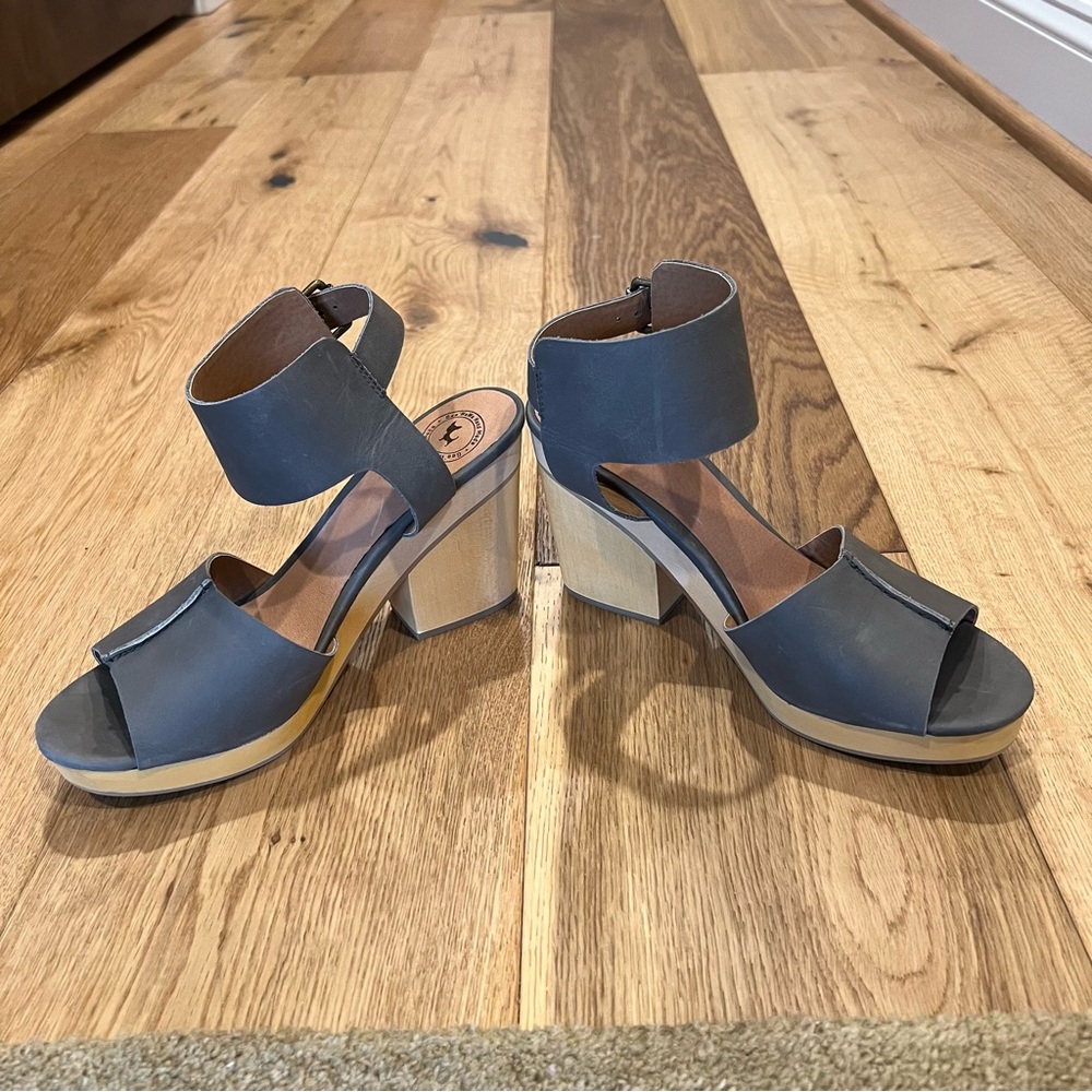 Anthropologie Gee WaWa Pam platform wooden clogs/sandals sling